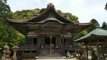 摩尼寺の本殿・本堂