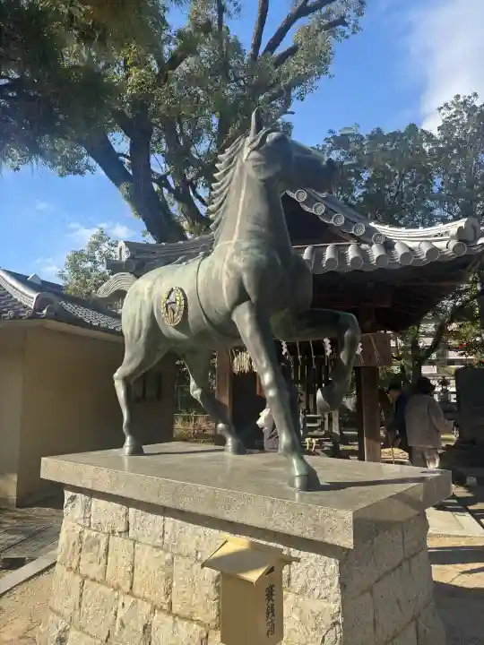 藤森神社の{uncategorized: "未分類", other: "その他", undefined: "問題あり", building: "その他建物", grave: "お墓", sacred_gate: "鳥居", guardian: "狛犬", statue: "像", buddha: "仏像", history: "歴史", nature: "自然", garden: "庭園", animal: "動物", pagoda: "塔", temizu: "手水舎", mountain_gate: "山門・神門", sanctuary: "本殿・本堂", subordinate: "末社・摂社", art: "芸術", scenery: "景色", jizo: "地蔵", ema: "絵馬", goshuin: "御朱印", omikuji: "おみくじ", items: "授与品その他", amulet: "お守り", goshuincho: "御朱印帳", eats: "食事", festival: "お祭り", votive_dance: "神楽", shichigosan: "七五三参", wedding: "結婚式", experience: "体験その他", initially: "初詣", around: "周辺", anti_infection: "感染症対策"}