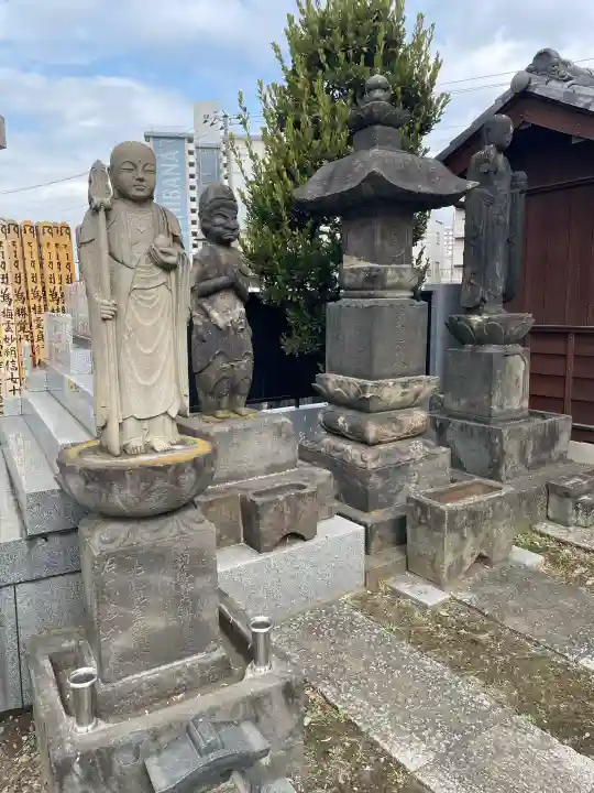 常光寺の{uncategorized: "未分類", other: "その他", undefined: "問題あり", building: "その他建物", grave: "お墓", sacred_gate: "鳥居", guardian: "狛犬", statue: "像", buddha: "仏像", history: "歴史", nature: "自然", garden: "庭園", animal: "動物", pagoda: "塔", temizu: "手水舎", mountain_gate: "山門・神門", sanctuary: "本殿・本堂", subordinate: "末社・摂社", art: "芸術", scenery: "景色", jizo: "地蔵", ema: "絵馬", goshuin: "御朱印", omikuji: "おみくじ", items: "授与品その他", amulet: "お守り", goshuincho: "御朱印帳", eats: "食事", festival: "お祭り", votive_dance: "神楽", shichigosan: "七五三参", wedding: "結婚式", experience: "体験その他", initially: "初詣", around: "周辺", anti_infection: "感染症対策"}