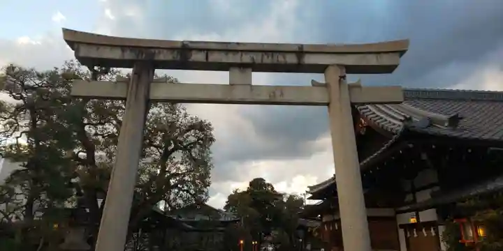 西院春日神社の鳥居