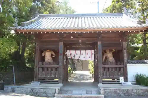 神恵院の山門