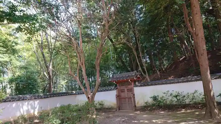 六所神社の庭園