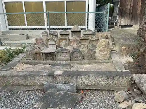 清久寺の{uncategorized: "未分類", other: "その他", undefined: "問題あり", building: "その他建物", grave: "お墓", sacred_gate: "鳥居", guardian: "狛犬", statue: "像", buddha: "仏像", history: "歴史", nature: "自然", garden: "庭園", animal: "動物", pagoda: "塔", temizu: "手水舎", mountain_gate: "山門・神門", sanctuary: "本殿・本堂", subordinate: "末社・摂社", art: "芸術", scenery: "景色", jizo: "地蔵", ema: "絵馬", goshuin: "御朱印", omikuji: "おみくじ", items: "授与品その他", amulet: "お守り", goshuincho: "御朱印帳", eats: "食事", festival: "お祭り", votive_dance: "神楽", shichigosan: "七五三参", wedding: "結婚式", experience: "体験その他", initially: "初詣", around: "周辺", anti_infection: "感染症対策"}