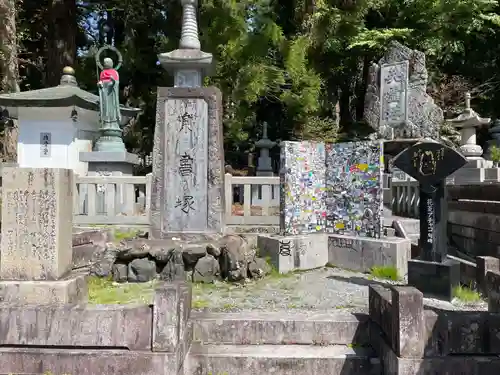 高野山金剛峯寺奥の院(和歌山県)