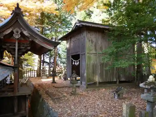 乙事諏訪神社の本殿