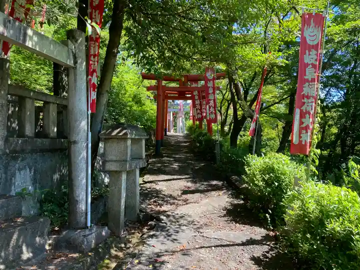 岐阜稲荷山本社の鳥居