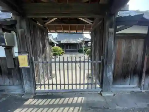 誓善寺の{uncategorized: "未分類", other: "その他", undefined: "問題あり", building: "その他建物", grave: "お墓", sacred_gate: "鳥居", guardian: "狛犬", statue: "像", buddha: "仏像", history: "歴史", nature: "自然", garden: "庭園", animal: "動物", pagoda: "塔", temizu: "手水舎", mountain_gate: "山門・神門", sanctuary: "本殿・本堂", subordinate: "末社・摂社", art: "芸術", scenery: "景色", jizo: "地蔵", ema: "絵馬", goshuin: "御朱印", omikuji: "おみくじ", items: "授与品その他", amulet: "お守り", goshuincho: "御朱印帳", eats: "食事", festival: "お祭り", votive_dance: "神楽", shichigosan: "七五三参", wedding: "結婚式", experience: "体験その他", initially: "初詣", around: "周辺", anti_infection: "感染症対策"}