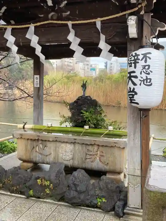 寛永寺不忍池弁天堂の{uncategorized: "未分類", other: "その他", undefined: "問題あり", building: "その他建物", grave: "お墓", sacred_gate: "鳥居", guardian: "狛犬", statue: "像", buddha: "仏像", history: "歴史", nature: "自然", garden: "庭園", animal: "動物", pagoda: "塔", temizu: "手水舎", mountain_gate: "山門・神門", sanctuary: "本殿・本堂", subordinate: "末社・摂社", art: "芸術", scenery: "景色", jizo: "地蔵", ema: "絵馬", goshuin: "御朱印", omikuji: "おみくじ", items: "授与品その他", amulet: "お守り", goshuincho: "御朱印帳", eats: "食事", festival: "お祭り", votive_dance: "神楽", shichigosan: "七五三参", wedding: "結婚式", experience: "体験その他", initially: "初詣", around: "周辺", anti_infection: "感染症対策"}