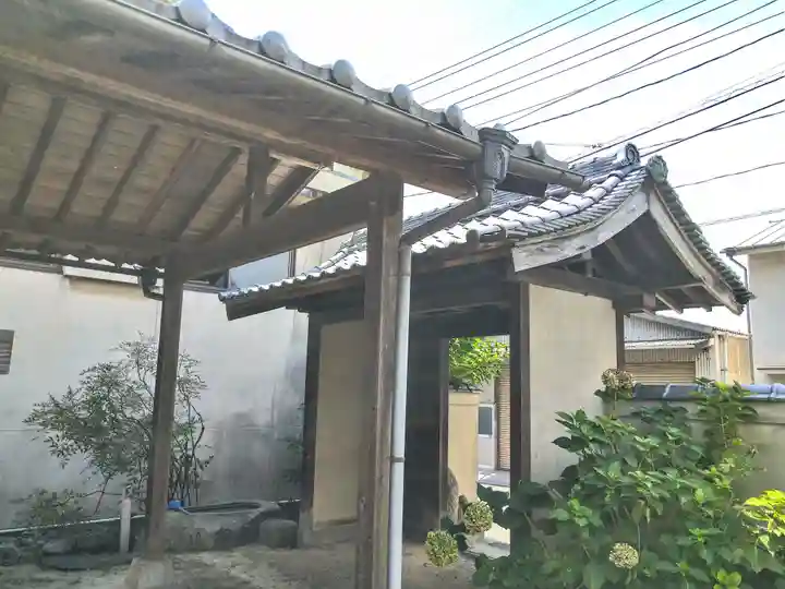 阿弥陀庵(山伏寺覚城院跡) の山門・神門