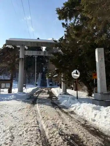 由仁神社の{uncategorized: "未分類", other: "その他", undefined: "問題あり", building: "その他建物", grave: "お墓", sacred_gate: "鳥居", guardian: "狛犬", statue: "像", buddha: "仏像", history: "歴史", nature: "自然", garden: "庭園", animal: "動物", pagoda: "塔", temizu: "手水舎", mountain_gate: "山門・神門", sanctuary: "本殿・本堂", subordinate: "末社・摂社", art: "芸術", scenery: "景色", jizo: "地蔵", ema: "絵馬", goshuin: "御朱印", omikuji: "おみくじ", items: "授与品その他", amulet: "お守り", goshuincho: "御朱印帳", eats: "食事", festival: "お祭り", votive_dance: "神楽", shichigosan: "七五三参", wedding: "結婚式", experience: "体験その他", initially: "初詣", around: "周辺", anti_infection: "感染症対策"}