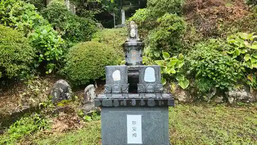 慈徳寺の像