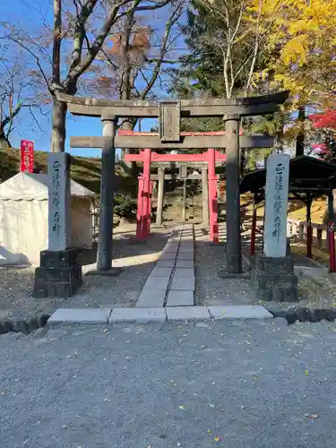 鶴ケ城稲荷神社の鳥居