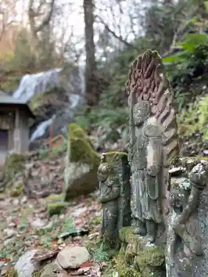 滝沢観音堂の仏像