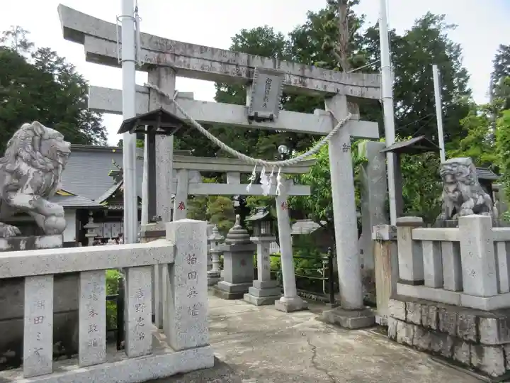 白蛇辨財天の鳥居