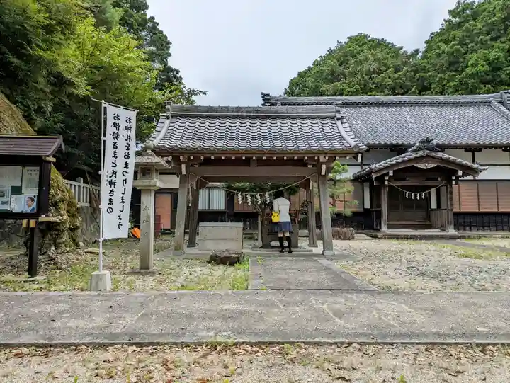 篠束神社の手水舎