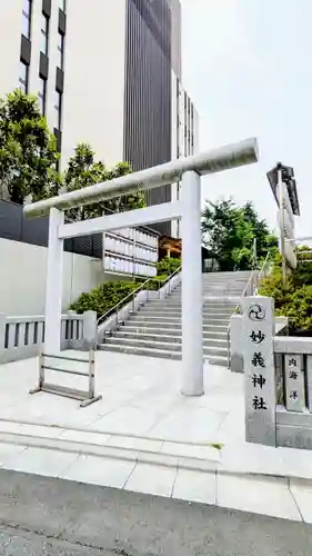 駒込妙義神社の鳥居