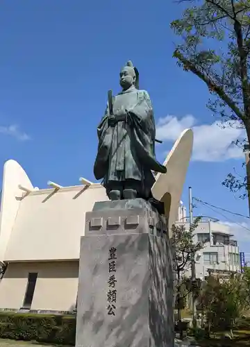 玉造稲荷神社の像