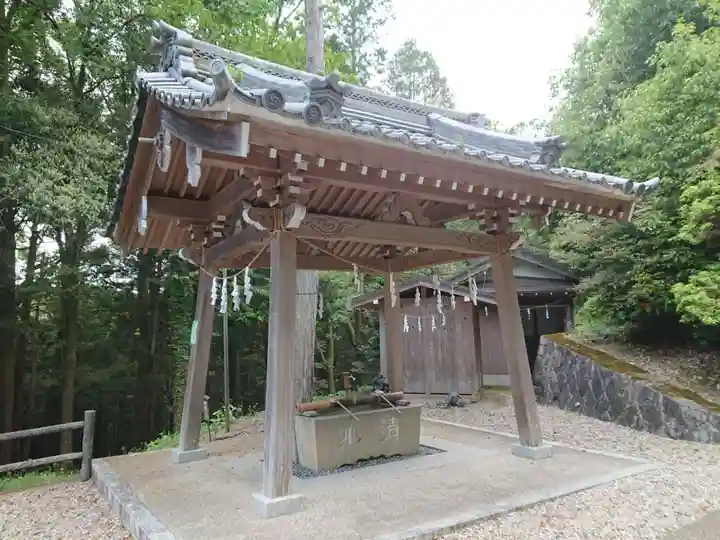 射穂神社の手水舎