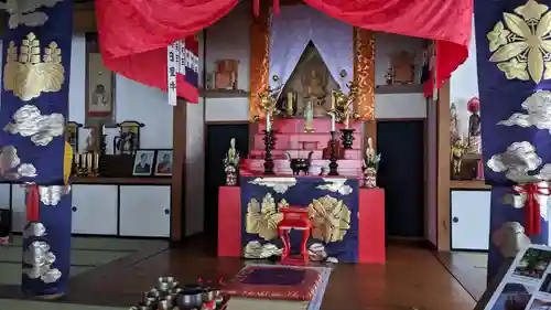 定山寺の本殿・本堂