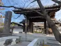 薬師院の山門・神門