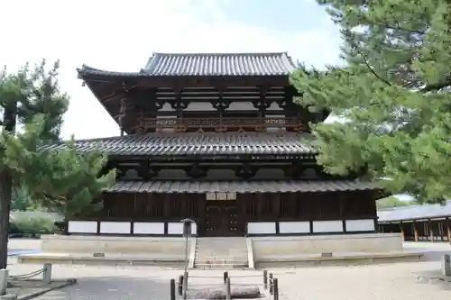 法隆寺の本殿