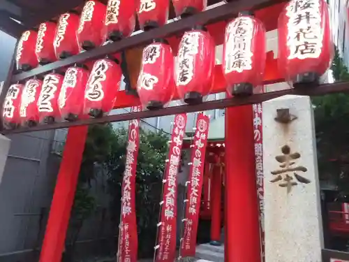 中の棚稲荷大明神の鳥居