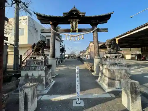八幡社の{uncategorized: "未分類", other: "その他", undefined: "問題あり", building: "その他建物", grave: "お墓", sacred_gate: "鳥居", guardian: "狛犬", statue: "像", buddha: "仏像", history: "歴史", nature: "自然", garden: "庭園", animal: "動物", pagoda: "塔", temizu: "手水舎", mountain_gate: "山門・神門", sanctuary: "本殿・本堂", subordinate: "末社・摂社", art: "芸術", scenery: "景色", jizo: "地蔵", ema: "絵馬", goshuin: "御朱印", omikuji: "おみくじ", items: "授与品その他", amulet: "お守り", goshuincho: "御朱印帳", eats: "食事", festival: "お祭り", votive_dance: "神楽", shichigosan: "七五三参", wedding: "結婚式", experience: "体験その他", initially: "初詣", around: "周辺", anti_infection: "感染症対策"}