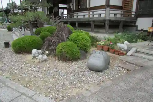 宝生寺の庭園