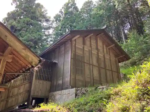 白山神社の本殿