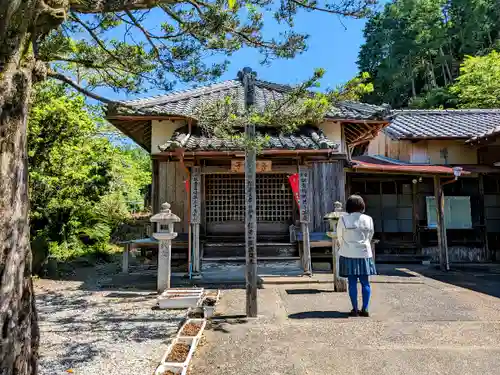 子安観音の本殿