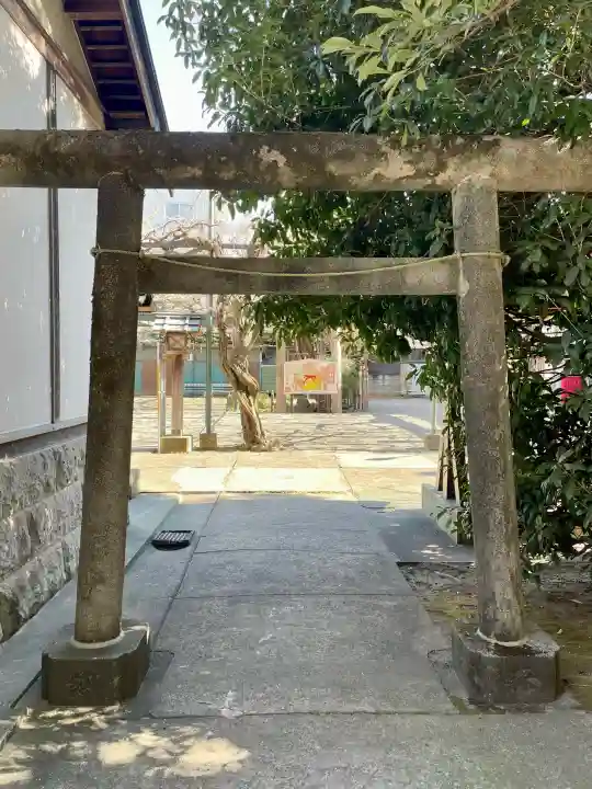 國領神社の{uncategorized: "未分類", other: "その他", undefined: "問題あり", building: "その他建物", grave: "お墓", sacred_gate: "鳥居", guardian: "狛犬", statue: "像", buddha: "仏像", history: "歴史", nature: "自然", garden: "庭園", animal: "動物", pagoda: "塔", temizu: "手水舎", mountain_gate: "山門・神門", sanctuary: "本殿・本堂", subordinate: "末社・摂社", art: "芸術", scenery: "景色", jizo: "地蔵", ema: "絵馬", goshuin: "御朱印", omikuji: "おみくじ", items: "授与品その他", amulet: "お守り", goshuincho: "御朱印帳", eats: "食事", festival: "お祭り", votive_dance: "神楽", shichigosan: "七五三参", wedding: "結婚式", experience: "体験その他", initially: "初詣", around: "周辺", anti_infection: "感染症対策"}