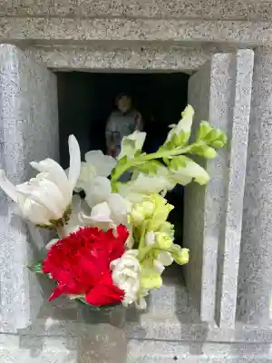 勧行寺の{uncategorized: "未分類", other: "その他", undefined: "問題あり", building: "その他建物", grave: "お墓", sacred_gate: "鳥居", guardian: "狛犬", statue: "像", buddha: "仏像", history: "歴史", nature: "自然", garden: "庭園", animal: "動物", pagoda: "塔", temizu: "手水舎", mountain_gate: "山門・神門", sanctuary: "本殿・本堂", subordinate: "末社・摂社", art: "芸術", scenery: "景色", jizo: "地蔵", ema: "絵馬", goshuin: "御朱印", omikuji: "おみくじ", items: "授与品その他", amulet: "お守り", goshuincho: "御朱印帳", eats: "食事", festival: "お祭り", votive_dance: "神楽", shichigosan: "七五三参", wedding: "結婚式", experience: "体験その他", initially: "初詣", around: "周辺", anti_infection: "感染症対策"}