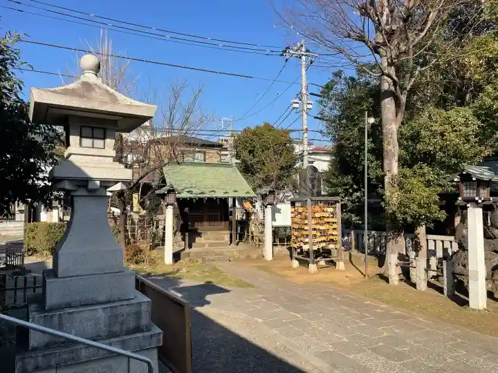 新宿下落合氷川神社の{uncategorized: "未分類", other: "その他", undefined: "問題あり", building: "その他建物", grave: "お墓", sacred_gate: "鳥居", guardian: "狛犬", statue: "像", buddha: "仏像", history: "歴史", nature: "自然", garden: "庭園", animal: "動物", pagoda: "塔", temizu: "手水舎", mountain_gate: "山門・神門", sanctuary: "本殿・本堂", subordinate: "末社・摂社", art: "芸術", scenery: "景色", jizo: "地蔵", ema: "絵馬", goshuin: "御朱印", omikuji: "おみくじ", items: "授与品その他", amulet: "お守り", goshuincho: "御朱印帳", eats: "食事", festival: "お祭り", votive_dance: "神楽", shichigosan: "七五三参", wedding: "結婚式", experience: "体験その他", initially: "初詣", around: "周辺", anti_infection: "感染症対策"}