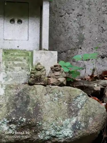 泉神社の像