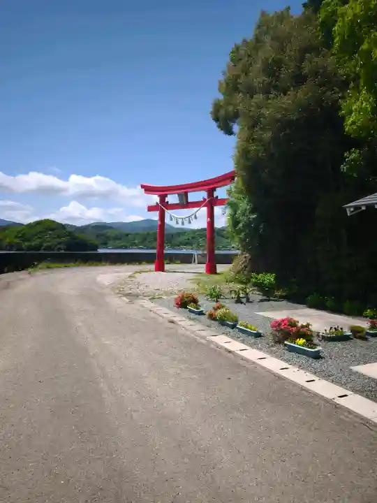 鳴無神社の{uncategorized: "未分類", other: "その他", undefined: "問題あり", building: "その他建物", grave: "お墓", sacred_gate: "鳥居", guardian: "狛犬", statue: "像", buddha: "仏像", history: "歴史", nature: "自然", garden: "庭園", animal: "動物", pagoda: "塔", temizu: "手水舎", mountain_gate: "山門・神門", sanctuary: "本殿・本堂", subordinate: "末社・摂社", art: "芸術", scenery: "景色", jizo: "地蔵", ema: "絵馬", goshuin: "御朱印", omikuji: "おみくじ", items: "授与品その他", amulet: "お守り", goshuincho: "御朱印帳", eats: "食事", festival: "お祭り", votive_dance: "神楽", shichigosan: "七五三参", wedding: "結婚式", experience: "体験その他", initially: "初詣", around: "周辺", anti_infection: "感染症対策"}