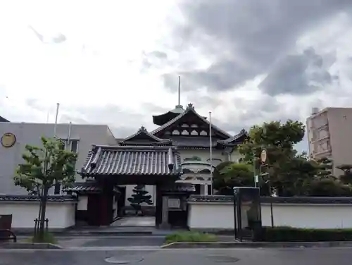 高松興正寺別院の山門・神門