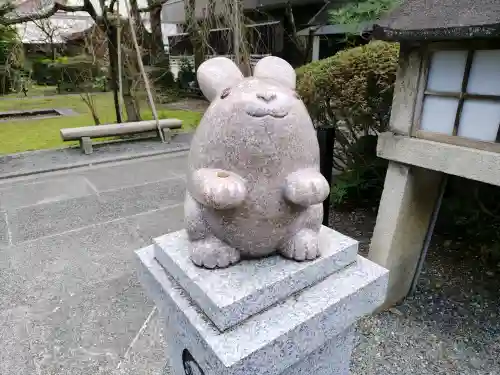 岡崎神社の{uncategorized: "未分類", other: "その他", undefined: "問題あり", building: "その他建物", grave: "お墓", sacred_gate: "鳥居", guardian: "狛犬", statue: "像", buddha: "仏像", history: "歴史", nature: "自然", garden: "庭園", animal: "動物", pagoda: "塔", temizu: "手水舎", mountain_gate: "山門・神門", sanctuary: "本殿・本堂", subordinate: "末社・摂社", art: "芸術", scenery: "景色", jizo: "地蔵", ema: "絵馬", goshuin: "御朱印", omikuji: "おみくじ", items: "授与品その他", amulet: "お守り", goshuincho: "御朱印帳", eats: "食事", festival: "お祭り", votive_dance: "神楽", shichigosan: "七五三参", wedding: "結婚式", experience: "体験その他", initially: "初詣", around: "周辺", anti_infection: "感染症対策"}