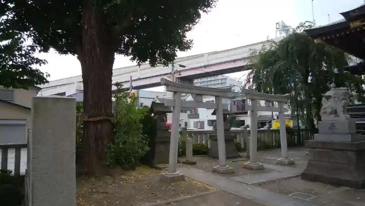 綾瀬神社の鳥居