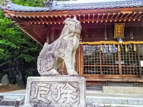 白山社（成岩白山神社）の狛犬