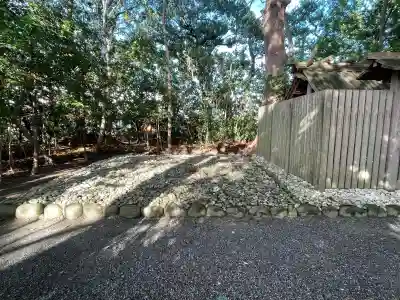 河原神社(豊受大神宮摂社)・毛理神社(豊受大神宮末社)の{uncategorized: "未分類", other: "その他", undefined: "問題あり", building: "その他建物", grave: "お墓", sacred_gate: "鳥居", guardian: "狛犬", statue: "像", buddha: "仏像", history: "歴史", nature: "自然", garden: "庭園", animal: "動物", pagoda: "塔", temizu: "手水舎", mountain_gate: "山門・神門", sanctuary: "本殿・本堂", subordinate: "末社・摂社", art: "芸術", scenery: "景色", jizo: "地蔵", ema: "絵馬", goshuin: "御朱印", omikuji: "おみくじ", items: "授与品その他", amulet: "お守り", goshuincho: "御朱印帳", eats: "食事", festival: "お祭り", votive_dance: "神楽", shichigosan: "七五三参", wedding: "結婚式", experience: "体験その他", initially: "初詣", around: "周辺", anti_infection: "感染症対策"}