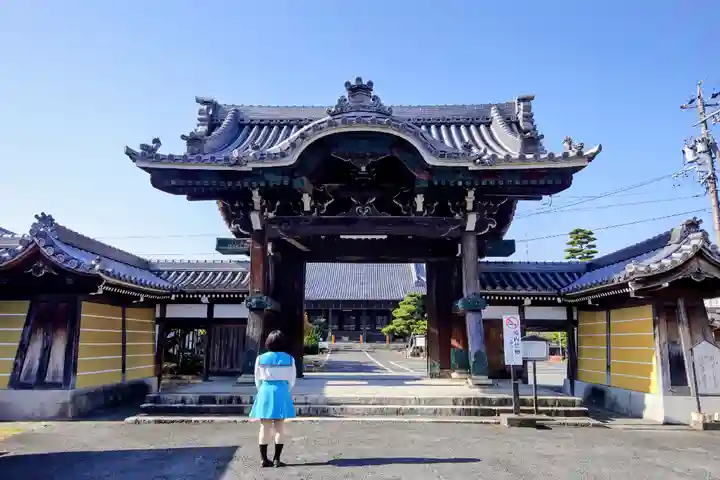 竹鼻別院の山門・神門