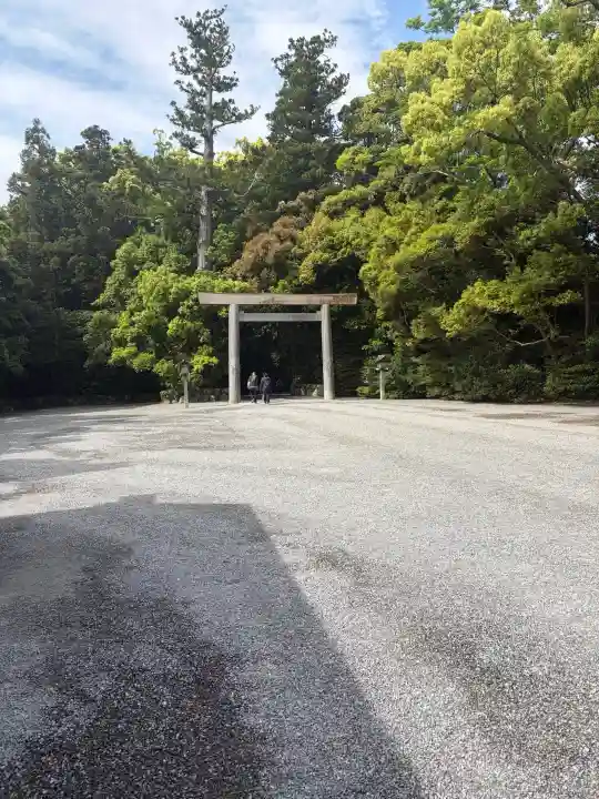 伊勢神宮外宮(豊受大神宮)の{uncategorized: "未分類", other: "その他", undefined: "問題あり", building: "その他建物", grave: "お墓", sacred_gate: "鳥居", guardian: "狛犬", statue: "像", buddha: "仏像", history: "歴史", nature: "自然", garden: "庭園", animal: "動物", pagoda: "塔", temizu: "手水舎", mountain_gate: "山門・神門", sanctuary: "本殿・本堂", subordinate: "末社・摂社", art: "芸術", scenery: "景色", jizo: "地蔵", ema: "絵馬", goshuin: "御朱印", omikuji: "おみくじ", items: "授与品その他", amulet: "お守り", goshuincho: "御朱印帳", eats: "食事", festival: "お祭り", votive_dance: "神楽", shichigosan: "七五三参", wedding: "結婚式", experience: "体験その他", initially: "初詣", around: "周辺", anti_infection: "感染症対策"}