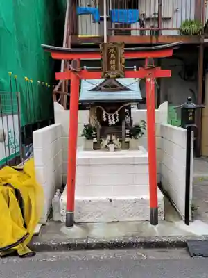 水元稲荷の鳥居