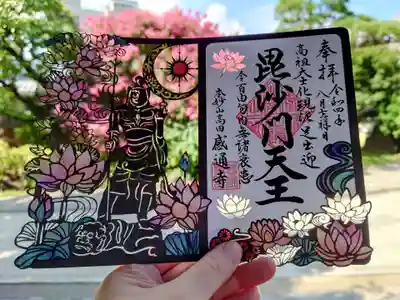 こちらも屋外で撮影したものを。台紙がないと雰囲気が変わりますね。