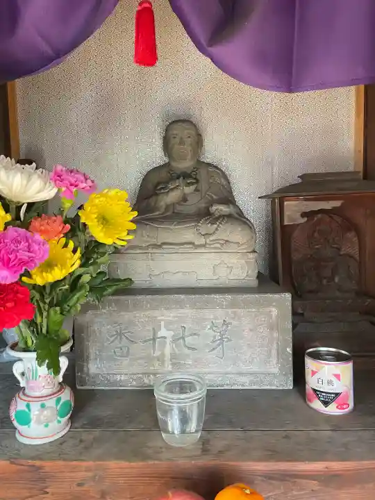 南葛八十八ヶ所霊場第七十番札所の{uncategorized: "未分類", other: "その他", undefined: "問題あり", building: "その他建物", grave: "お墓", sacred_gate: "鳥居", guardian: "狛犬", statue: "像", buddha: "仏像", history: "歴史", nature: "自然", garden: "庭園", animal: "動物", pagoda: "塔", temizu: "手水舎", mountain_gate: "山門・神門", sanctuary: "本殿・本堂", subordinate: "末社・摂社", art: "芸術", scenery: "景色", jizo: "地蔵", ema: "絵馬", goshuin: "御朱印", omikuji: "おみくじ", items: "授与品その他", amulet: "お守り", goshuincho: "御朱印帳", eats: "食事", festival: "お祭り", votive_dance: "神楽", shichigosan: "七五三参", wedding: "結婚式", experience: "体験その他", initially: "初詣", around: "周辺", anti_infection: "感染症対策"}