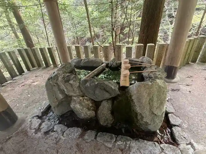 川上山若宮八幡宮の{uncategorized: "未分類", other: "その他", undefined: "問題あり", building: "その他建物", grave: "お墓", sacred_gate: "鳥居", guardian: "狛犬", statue: "像", buddha: "仏像", history: "歴史", nature: "自然", garden: "庭園", animal: "動物", pagoda: "塔", temizu: "手水舎", mountain_gate: "山門・神門", sanctuary: "本殿・本堂", subordinate: "末社・摂社", art: "芸術", scenery: "景色", jizo: "地蔵", ema: "絵馬", goshuin: "御朱印", omikuji: "おみくじ", items: "授与品その他", amulet: "お守り", goshuincho: "御朱印帳", eats: "食事", festival: "お祭り", votive_dance: "神楽", shichigosan: "七五三参", wedding: "結婚式", experience: "体験その他", initially: "初詣", around: "周辺", anti_infection: "感染症対策"}