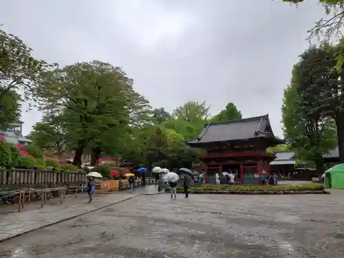 根津神社の山門・神門