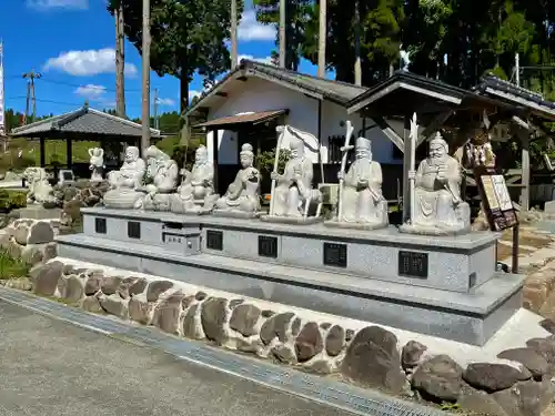 阿蘇白水龍神權現神社の像