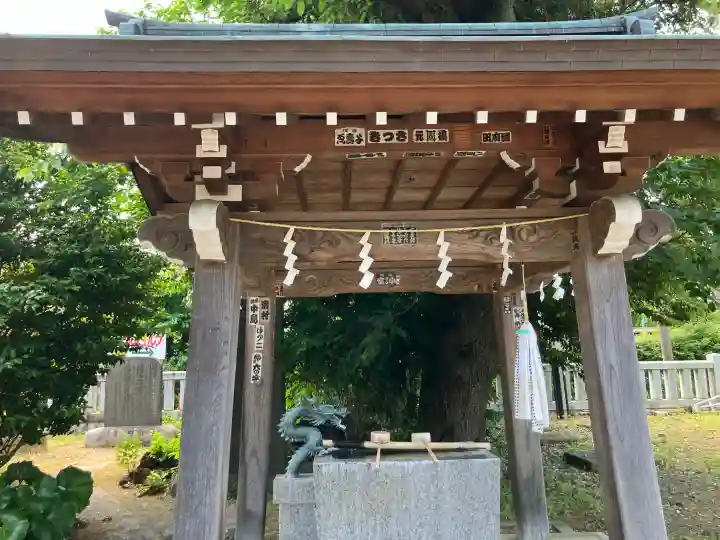 氷川神社の{uncategorized: "未分類", other: "その他", undefined: "問題あり", building: "その他建物", grave: "お墓", sacred_gate: "鳥居", guardian: "狛犬", statue: "像", buddha: "仏像", history: "歴史", nature: "自然", garden: "庭園", animal: "動物", pagoda: "塔", temizu: "手水舎", mountain_gate: "山門・神門", sanctuary: "本殿・本堂", subordinate: "末社・摂社", art: "芸術", scenery: "景色", jizo: "地蔵", ema: "絵馬", goshuin: "御朱印", omikuji: "おみくじ", items: "授与品その他", amulet: "お守り", goshuincho: "御朱印帳", eats: "食事", festival: "お祭り", votive_dance: "神楽", shichigosan: "七五三参", wedding: "結婚式", experience: "体験その他", initially: "初詣", around: "周辺", anti_infection: "感染症対策"}