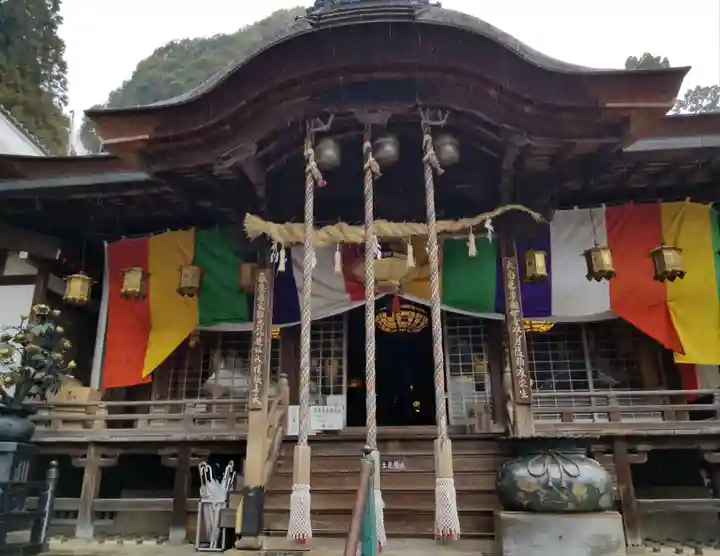 宝山寺の本殿・本堂